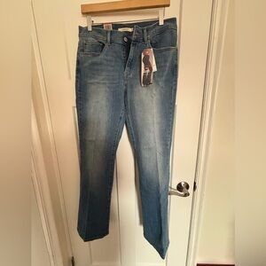 NWT. Classic Bootcut Levi Jeans.